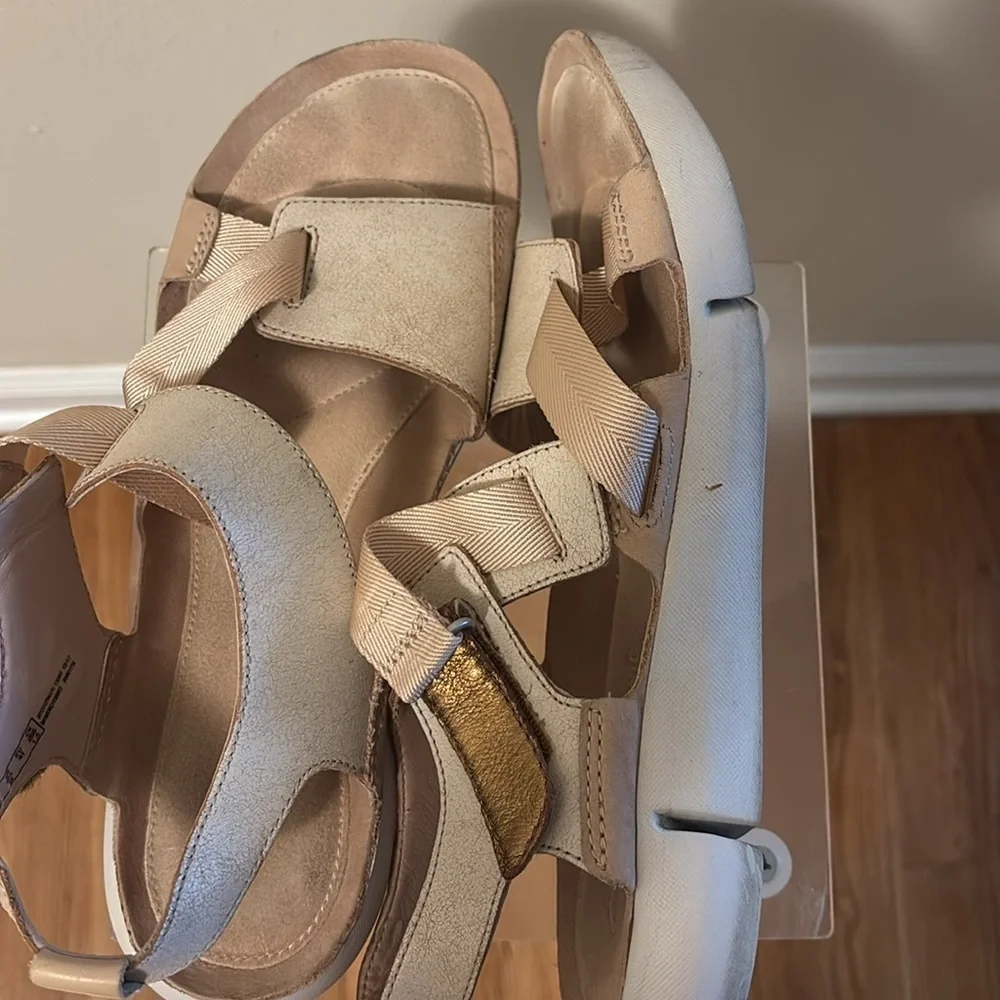 Clarks elegant beige
